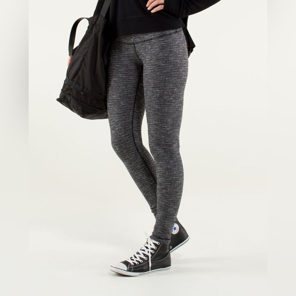 Lululemon Women's SZ 6 Coco Pique Black White Wunder Under Leggings
Pants 1837